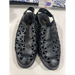 Vintage Annie leather perforated comfort shoes